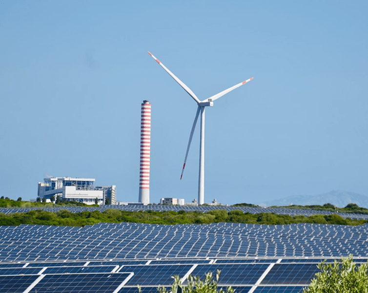 Panneaux solaires et éolienne